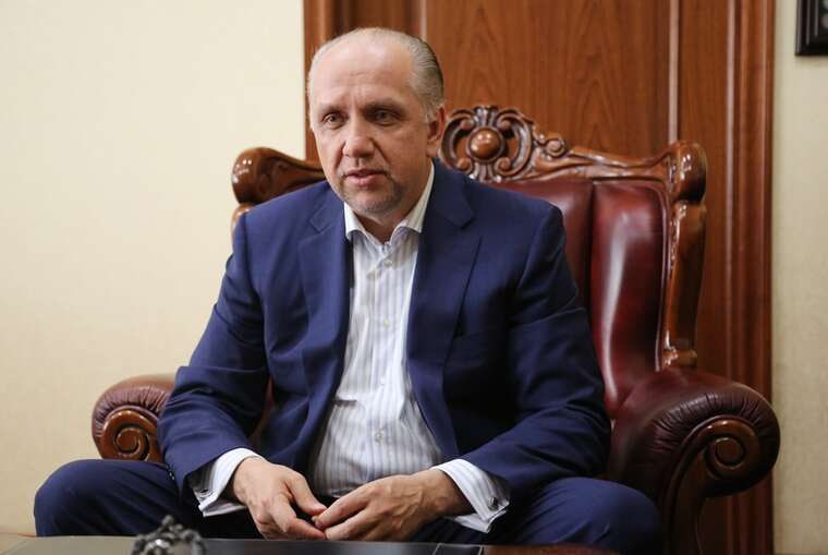 Ілюстрація до публікації «Власник "Укрінбанку"/ "Укрінком", який вкрали в держави та ФГВФО, шахрай Володимир Клименко дав маніпулятивне недолуге інтерв'ю»