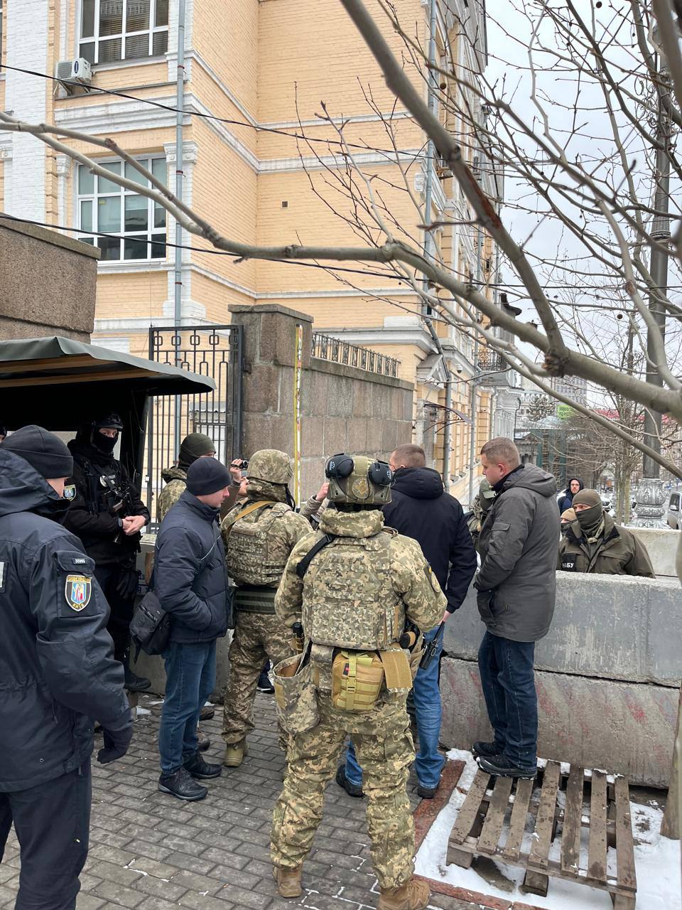 Ілюстрація до публікації «Співробітники Управління державної охорони чинять спротив працівникам НАБУ під час здійснення слідчих дій у комітетах Верховної Ради України.»