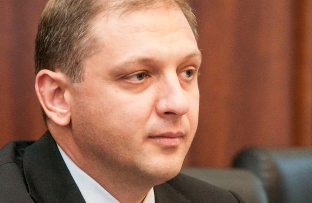 Ілюстрація до публікації «Схеми прокурора Кіровоградщини Яна Стрелюка — як працює "Стоп тиск" Серед підприємців ходить інформація про відсотки з тендерів, а саме що треба Стрелюку віддавати 10% від суми…»