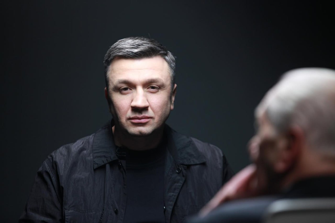 Ілюстрація до публікації «“За бронювання від мобілізації піарника Зеленського Петрова платять з бюджету, - нардеп Железняк”.»