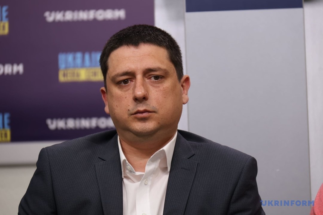 Ілюстрація до публікації «Голова Південного офісу Держаудитслужби Олександр Ставнійчук, якого призначили без конкурсу та відповідного досвіду, мешкає в маєтку батька-пенсіонера»
