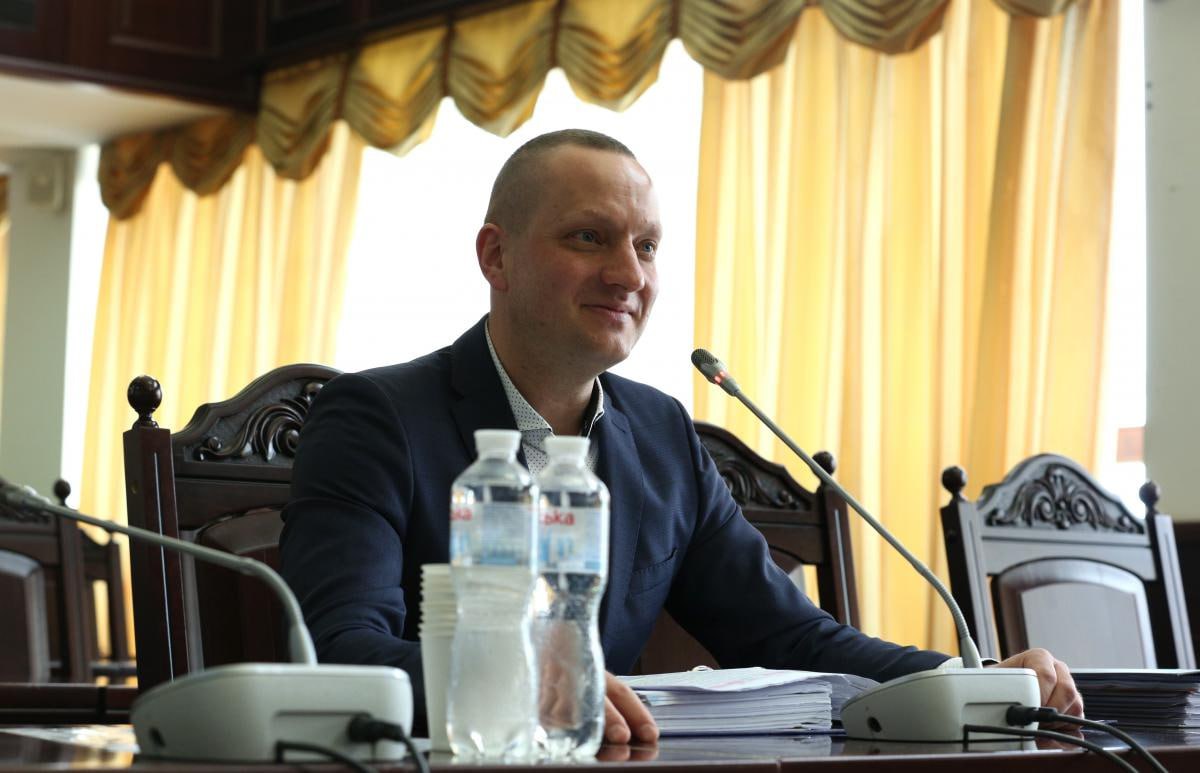 Ілюстрація до публікації «Суддю Івано-Франківського окружного адмінсуду Олександра Чуприну вважають недоброчесним для апеляційного суду через майно ексдружини та дивні рішення.»