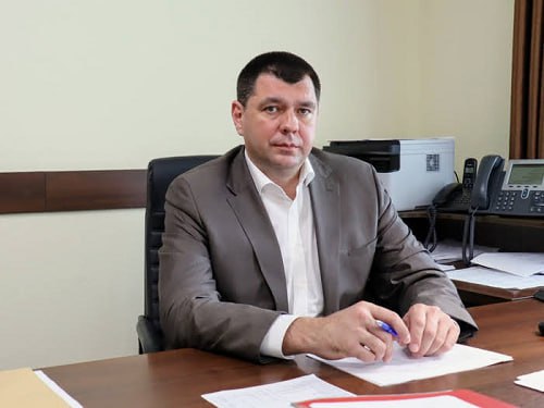 Ілюстрація до публікації «Поки харків'яни потерпають від обстрілів, холоду та нестачі базових речей, заступник прокурора Харківщини Владислав Грюк дозволяє собі піти у відпустку.»