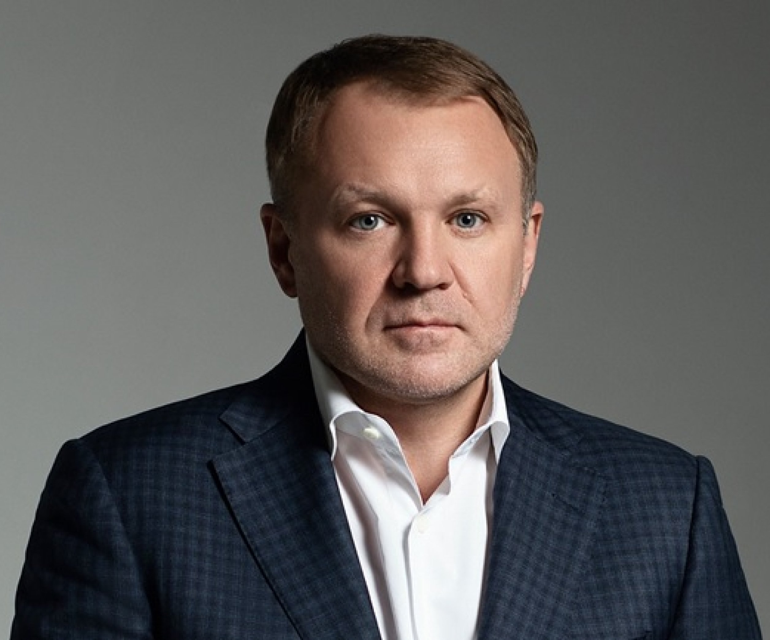 Ілюстрація до публікації «До олігарха Віталій Кропачов прийшли з обшуками ДБР, поліція та Офіс генпрокурора. Нарешті він відповість за все, що наробив в вугільній сфері держави»