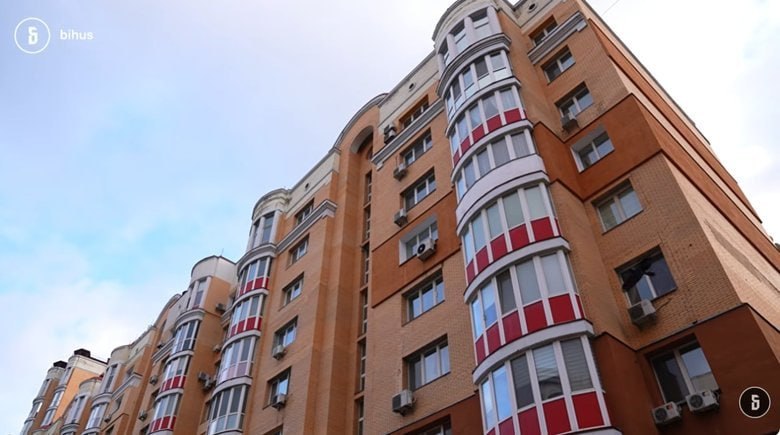 Ілюстрація до публікації «Родичі керівника Науково-дослідного центру незалежних судових експертиз при Міністерстві юстиції Андрія Свінцицького за останні кілька років стали власниками нерухомості та…»