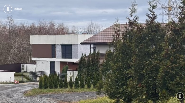 Ілюстрація до публікації «Родичі керівника Науково-дослідного центру незалежних судових експертиз при Міністерстві юстиції Андрія Свінцицького за останні кілька років стали власниками нерухомості та…»