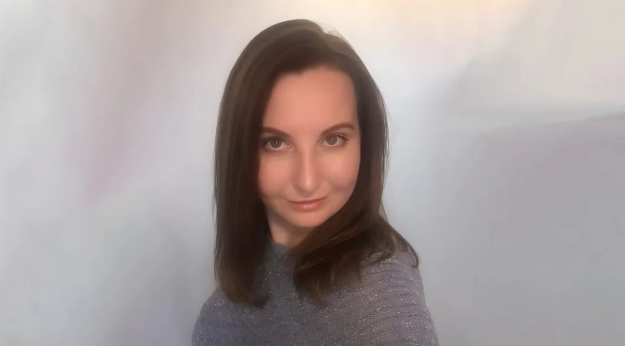 Ілюстрація до публікації «Дружина народного депутата від "Слуги народу" Юрія Кісєля після вручення йому підозри від НАБУ переписала елітний будинок під Києвом на доньку.»