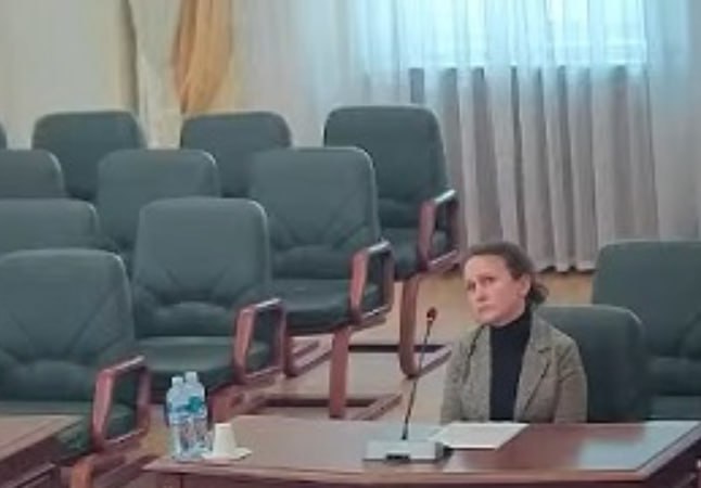 Ілюстрація до публікації «Набухалася та спала у кабінеті»
