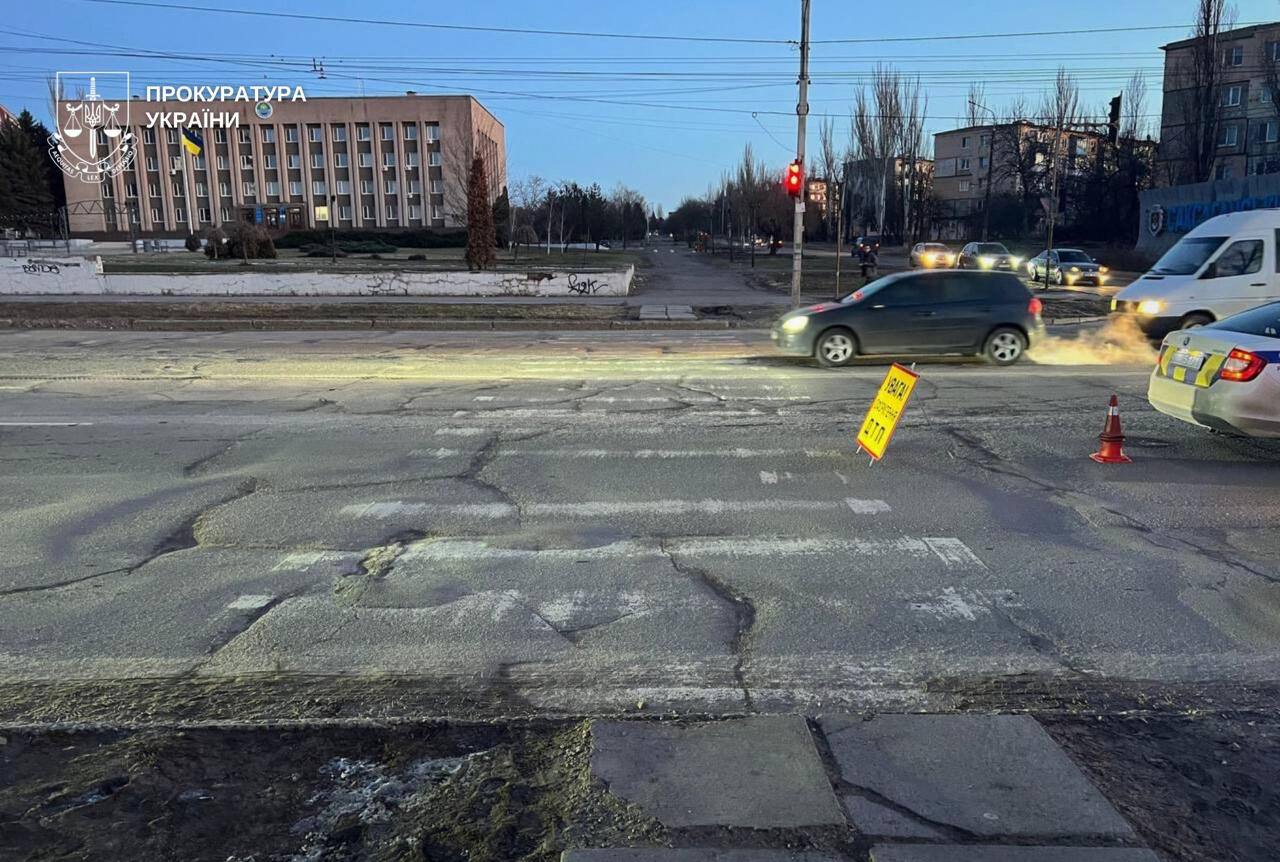 Ілюстрація до публікації «У Кривому Розі суддя Євгенія Костенко з Довгинцівського райсуду збила 11-річного хлопчика на пішохідному переході: дитина перебуває у важкому стані»