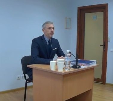 Ілюстрація до публікації «Збираємо дані на суддю Харківського окружного адміністративного суду — Тітов Олександр Миколайович 💬 @ABleaks_bot 💕 Долучитись ☑ info@absolutionlab.com»