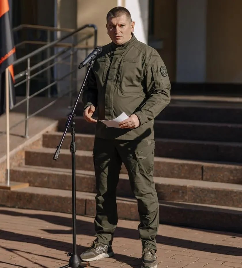 Ілюстрація до публікації «Бабусина радість — т.в.о. голови Державної екологічної інспекції Олександр Субботенко — 18 лютого вночі, увесь в мокрому поті, плутаючи клавіші на ноутбуці, з судомою заповнював…»