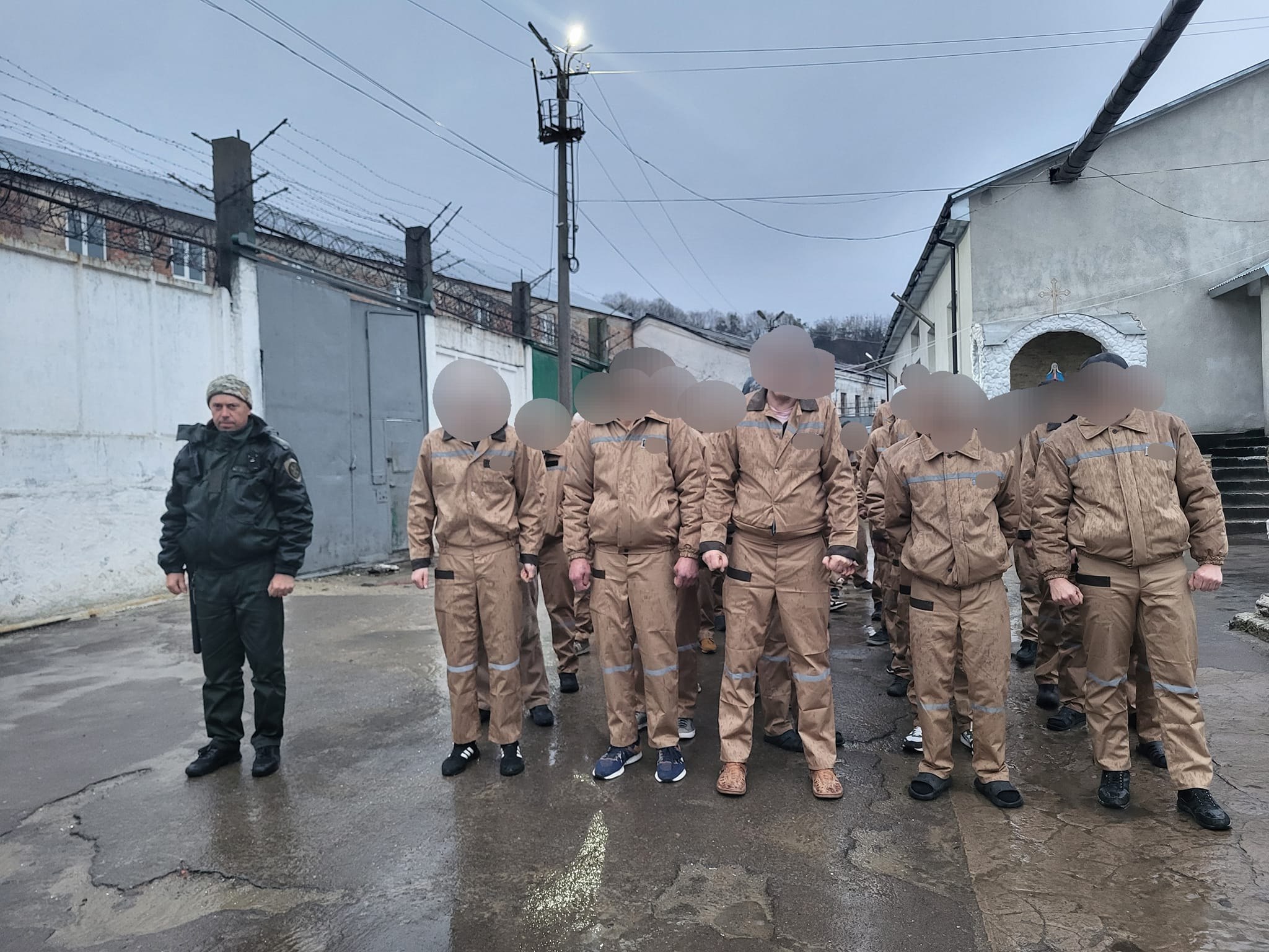 Ілюстрація до публікації «Українські суди масово почали звільняти засуджених для мобілізації в ЗСУ.»