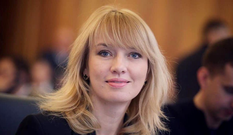 Ілюстрація до публікації «Невеликий київський банк «3/4», що пов'язаний з чоловіком нардепки від «Слуги народу» Оленою Шуляк, займався незаконними валютними операціями на мільярди За даними слідчих БЕБ в…»