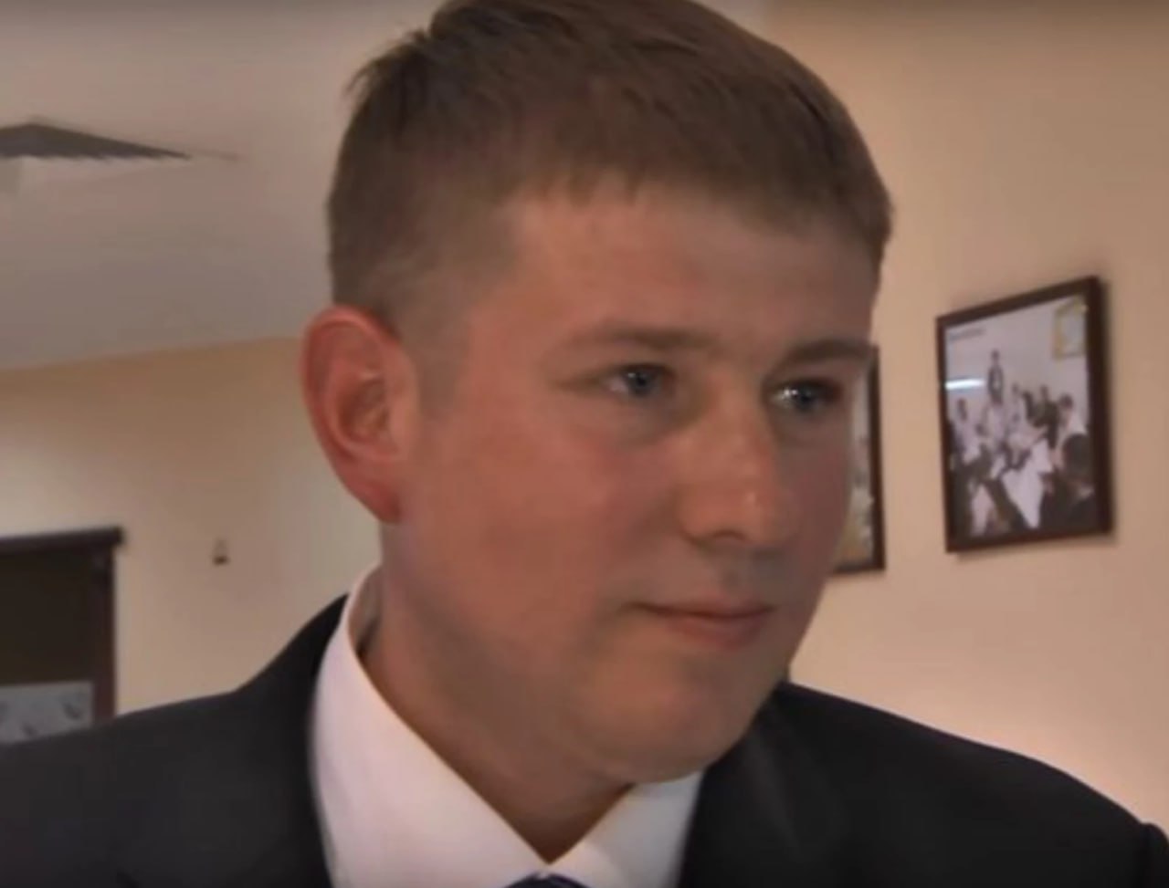 Ілюстрація до публікації «Печерський районний суд Києва закрив кримінальне провадження щодо адвоката (Оксютенко Костянтин Володимирович), якого судили як пособника судді Броварського суду Володимира…»