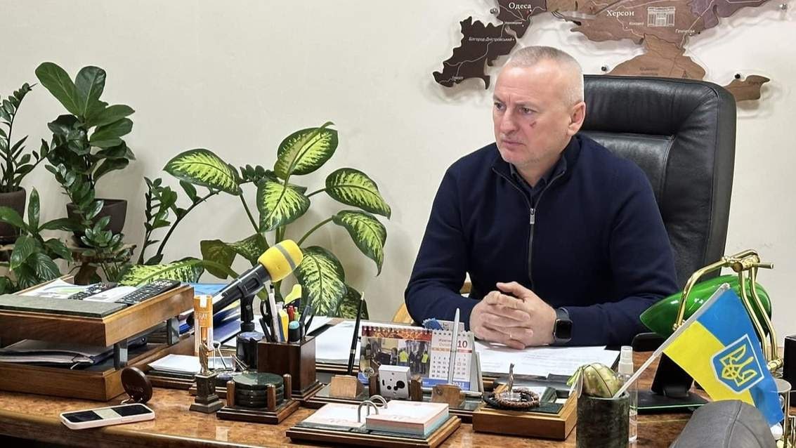 Ілюстрація до публікації «Керівник управління ДМС в Закарпатській області Ігор Михайлишин продовжує працювати на посаді попри декілька свіжих скандалів Виявилося, що Михайлишин очолює службу в Закарпатті…»