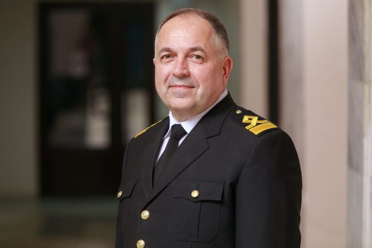 Ілюстрація до публікації «Дружина заступника голови з загальних питань ДП «АМПУ» Сергій Ковшар під час війни отримала великий будинок під Одесою.»