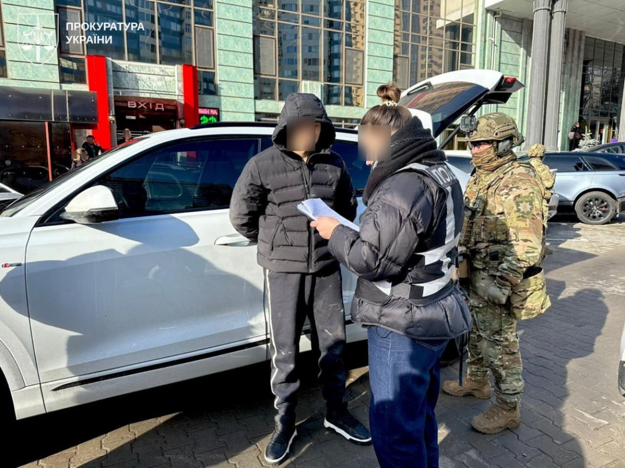 Ілюстрація до публікації «Цікаво читати повідомлення Офісу генпрокурора, що майже через півтора року правоохоронці врешті решт припинили корупційну діяльність ГО «Україна − це матір» херсонця Олексія…»