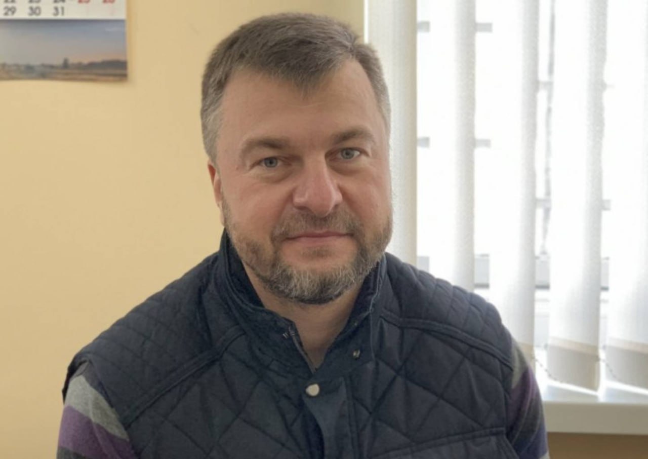 Ілюстрація до публікації «Перший заступник начальника Південного міжрегіонального управління Державної служби з питань праці Денис Мезенко під час війни набув 2 мотоцикла та задекларував 87 тис. доларів готівкою.»