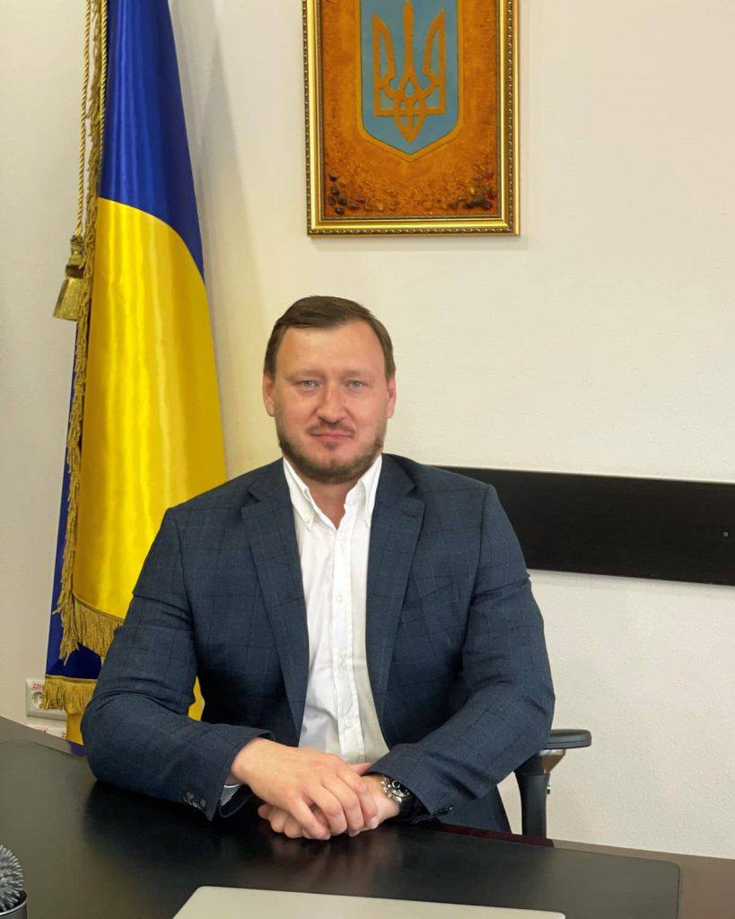 Ілюстрація до публікації «"Беха" на пенсіонерку Голова правління НАК “Надра України” Віктор Новіков, під час повномасштабної війни, а саме 11 вересня 2025 придбав BMW X6M та зареєстрував на свою 70-річну…»