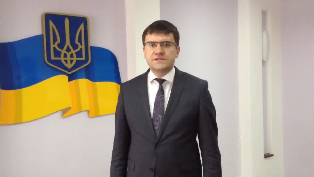 Ілюстрація до публікації «Заступник керівника Дніпропетровської обласної прокуратури Олександр Савенко декларує дуже скромний спосіб життя, водночас його родина регулярно користується люксовими іномарками.»