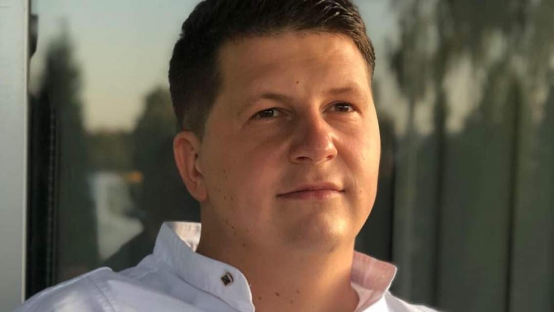 Ілюстрація до публікації «У Самборі суд виніс вирок керуючому відділенням АТ «Ощадбанк» Андрію Жепку, яки разом із підлеглими перевипускав банківські картки та крав гроші українців, які опинилися на…»