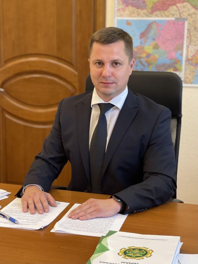 Ілюстрація до публікації «Кандидата на посаду керівника Державної митниці Владислава Суворова просувають на посаду колишній міністр доходів і зборів Олександр Клименко та колишній голова Державної митної…»