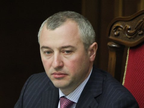 Ілюстрація до публікації «Кандидата на посаду керівника Державної митниці Владислава Суворова просувають на посаду колишній міністр доходів і зборів Олександр Клименко та колишній голова Державної митної…»
