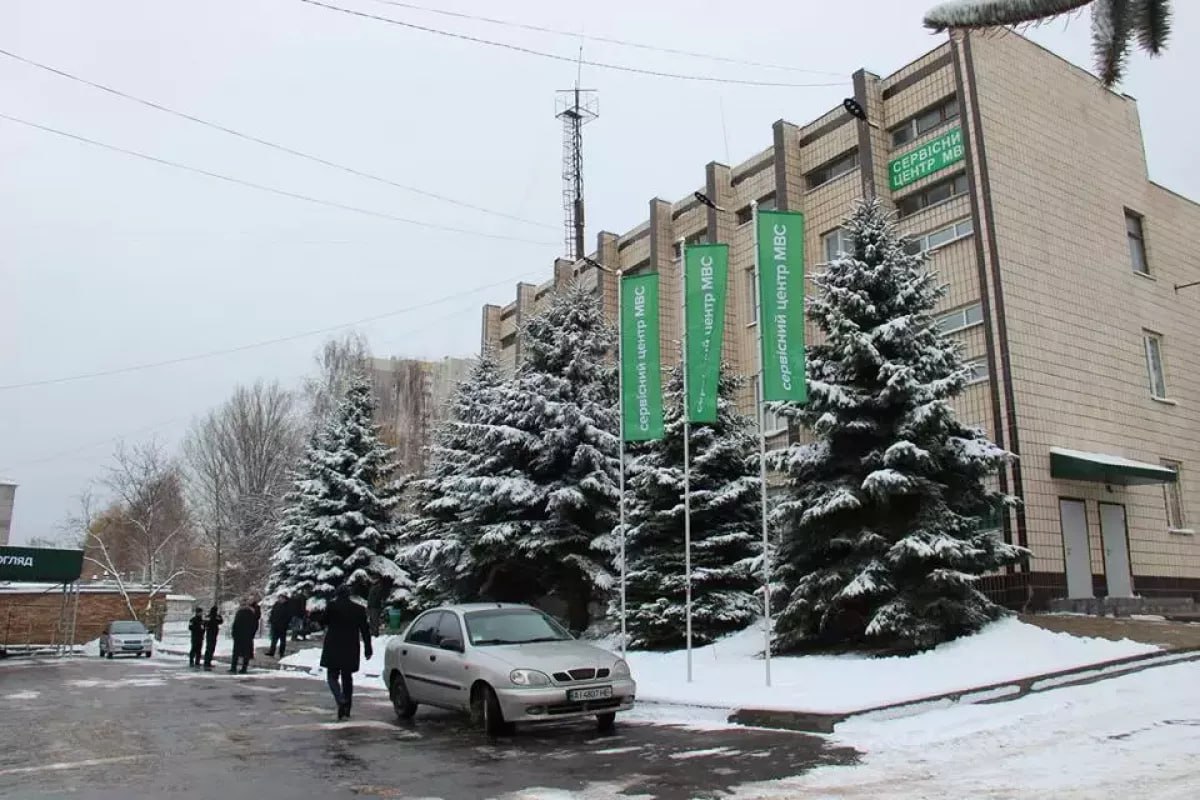 Ілюстрація до публікації «Колишнього адміністратора ТСЦ МВС №3245 у Вишгороді Сергія Іщука засудили через збирання хабарів лише до штрафу.»