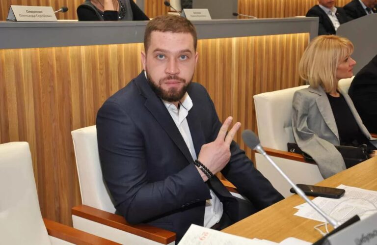 Ілюстрація до публікації «ВАКС засудив колишнього депутата Полтавської облради від "Слуги народу" Олександр Смірнов до 5 років позбавлення волі за привласнення 100 тис. грн допомоги на лікування родички.»