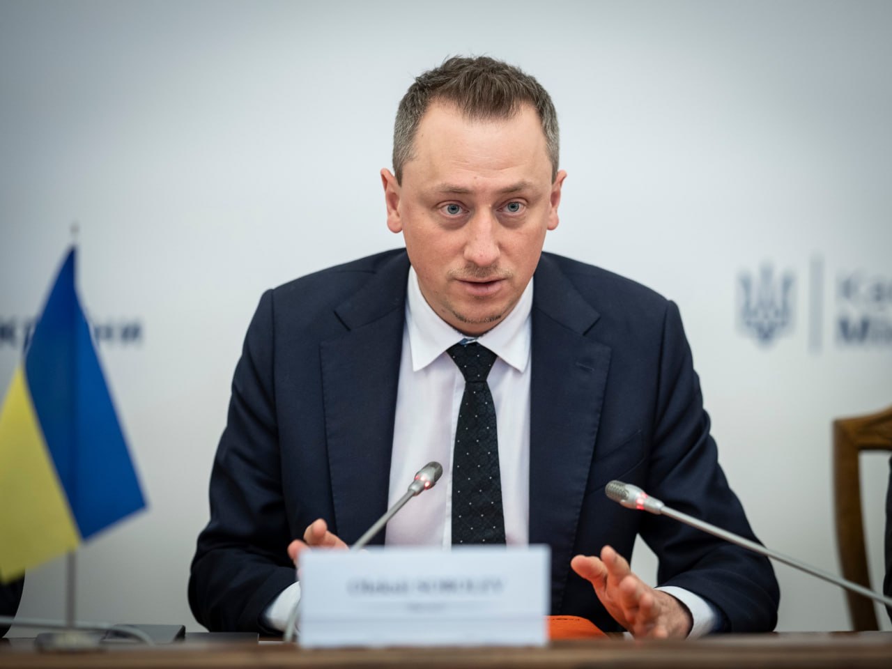 Ілюстрація до публікації «ЗМІ вже пишуть про неспроможність міністра Олексія Соболева керувати процесами — вже місяць немає інформації відносно службового розслідування стосовно пана т.в.о. очільника…»