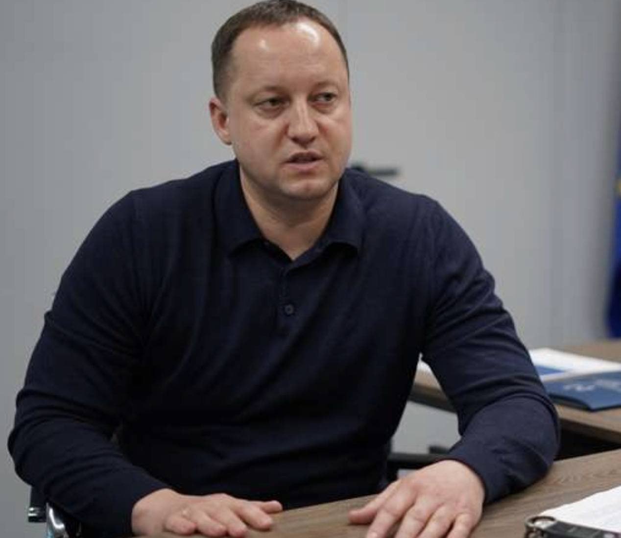 Ілюстрація до публікації «Керівник чернівецького управління БЕБ Олег Борисенко задекларував подарунок дружині вартістю 12,6 млн грн, нове авто Touareg та численні об’єкти нерухомості на Київщині.»