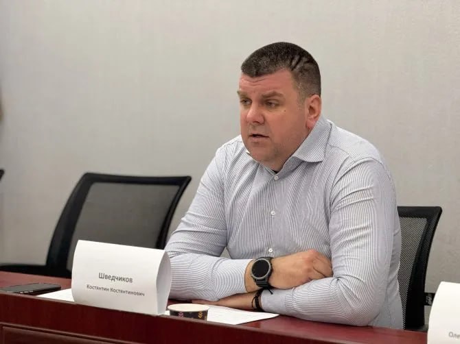 Ілюстрація до публікації «Керівник Бучанської окружної прокуратури Київської області Костянтин Шведчиков орендує квартиру в скандального експрокурора Олексія Невзорова, який намагався стати нардепом від…»