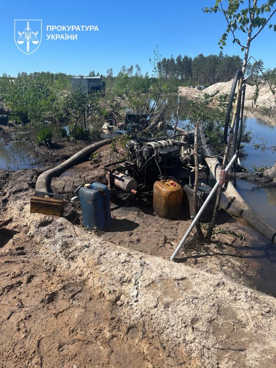Ілюстрація до публікації «На Рівненщині викрито «тіньового куратора» схеми незаконного видобутку бурштину на 354 млн грн»