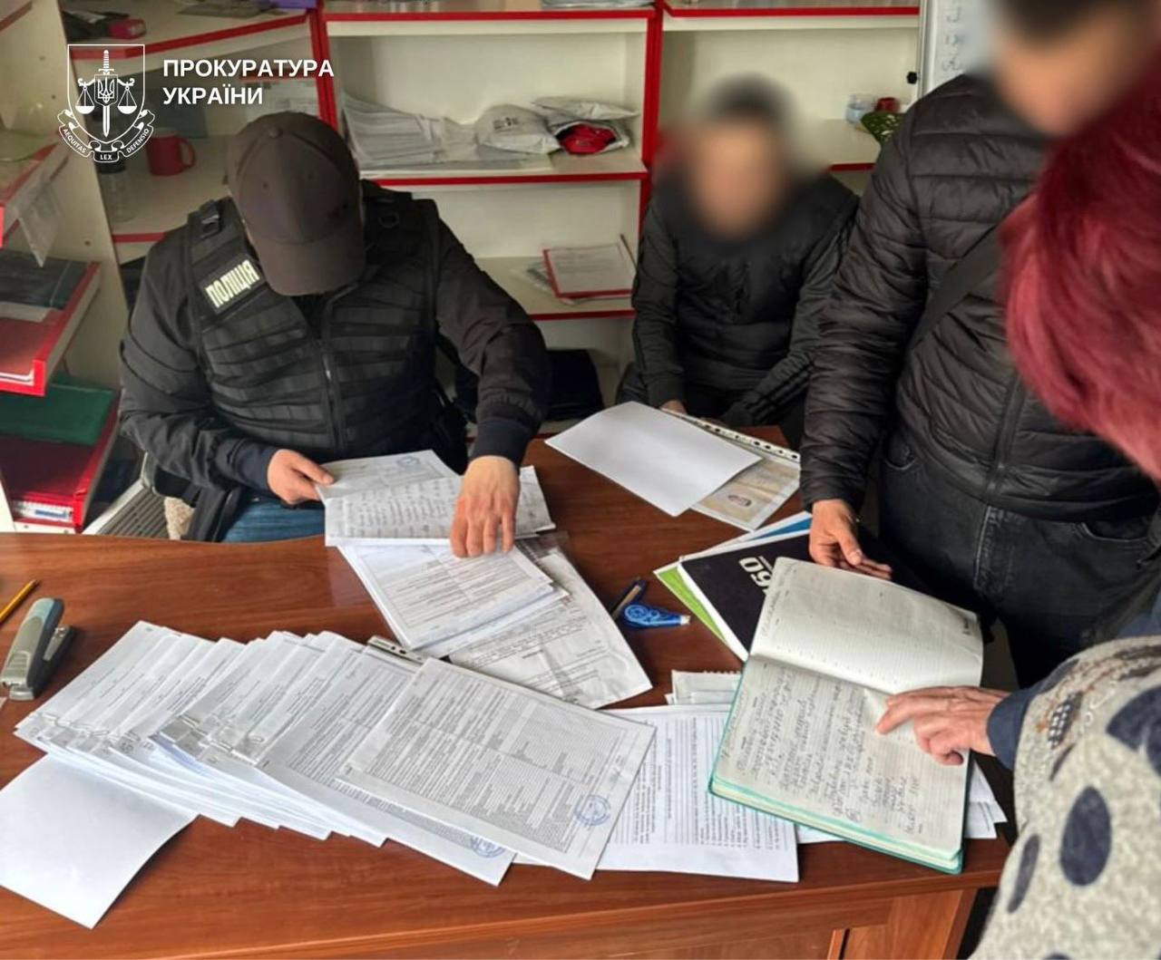 Ілюстрація до публікації «У Києві викрито організовану групу, яка використовувала доступ до бази даних МВС для незаконного оформлення автомобілів.»