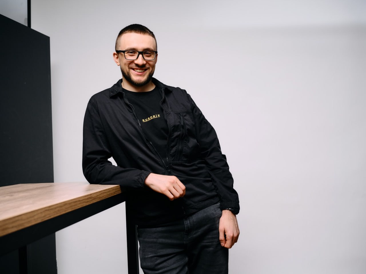 Ілюстрація до публікації «Раднику міністра оборони Сергію Стерненку військові з 425-ї запропонували долучитися до штурму під Покровськом, після чого він завалив свій піздак продовжив жити на донати та…»