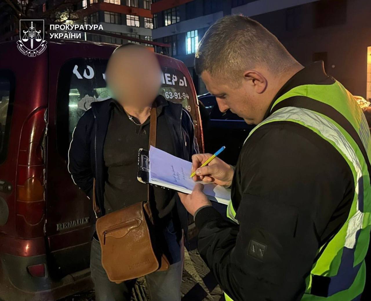 Ілюстрація до публікації «Керівника обласної федерації боксу підозрюють в організації схеми виїзду за кордон через фіктивне бронювання та відрядження»