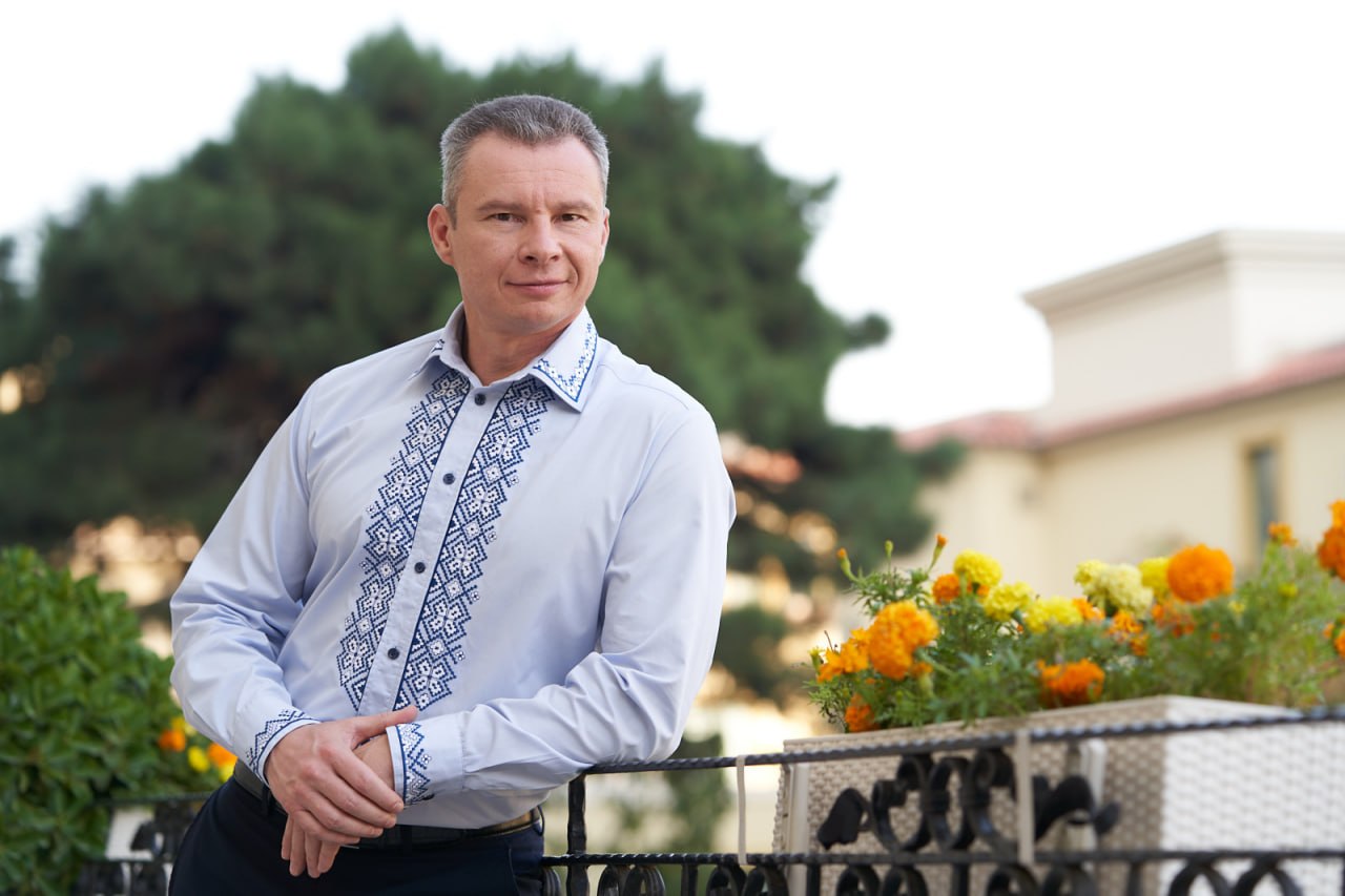 Ілюстрація до публікації «Директор департаменту МЗС Владислав Каневський у показав зарплату понад 1,33 млн грн, 52 тисячі доларів готівкою та криптовалюту Tether»