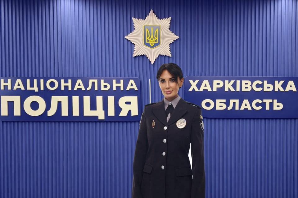 Ілюстрація до публікації «Начальник слідчого відділу поліції Харківщини Оксана Карпова після (перше фото) та до препаратів і різних процедур»