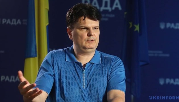 Ілюстрація до публікації «Народний депутат від фракції «Слуга народу» Руслан Горбенко задекларував поворотну фінансову допомогу на 10 млн гривень.»
