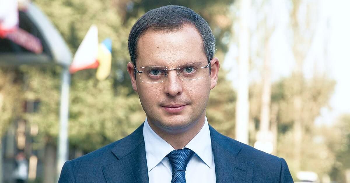 Ілюстрація до публікації «Зловживання на «зеленому» тарифі: суд обрав запобіжний захід колишньому заступнику Керівника Офісу Президента України та його родичу»