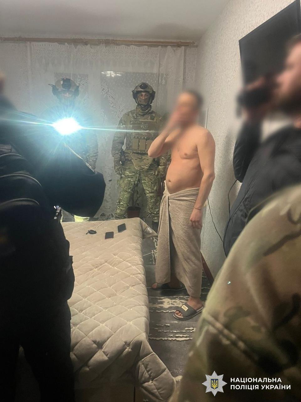 Ілюстрація до публікації «Наркоторгівля, насильницькі злочини та шахрайські call-центри: Нацполіція викрила учасників злочинної спільноти на чолі з підсанкційним Єгором Буркіним (Левченко)»