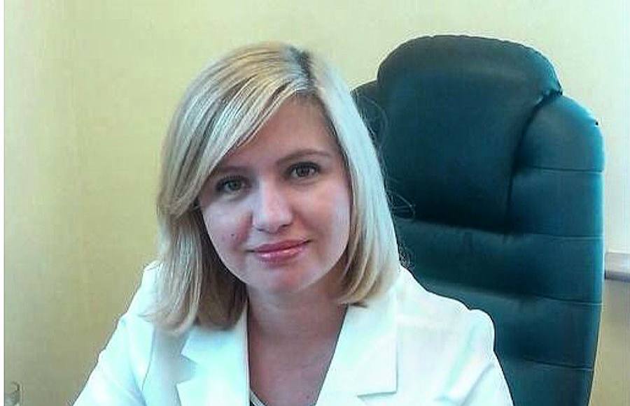 Ілюстрація до публікації «Заступниця керівника апарату – начальниця юридичного управління КМДА Верес Леся Іванівна — за безцінь отримала двоповерховий будинок та ділянку на Обухівщині, повідомляють колеги…»