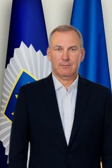 Ілюстрація до публікації «Безробітна дружина очільник сервісного центру отримала авто за 5 млн гривень»