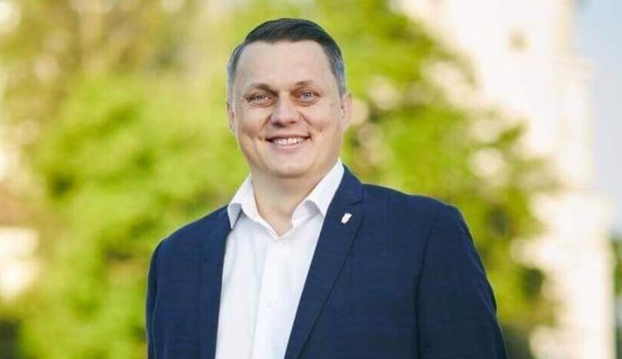 Ілюстрація до публікації «Підозрюваний у хабарі 30 тис. доларів депутат Луцької міської ради Микола Федік задекларував 1,7 млн грн готівки та будинок: за рік заощадження зросли у 15 разів Загальна сума…»
