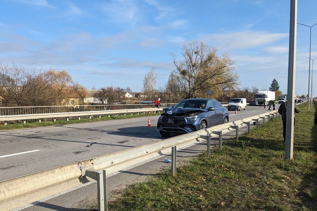 Ілюстрація до публікації «Нардепа від ВО "Батьківщина" Андрія Ніколаєнка визнали невинуватим у скоєнні смертельної ДТП, де загинула 18-річна жителька села Березівка Вікторія Назарова, яка вийшла на дорогу…»