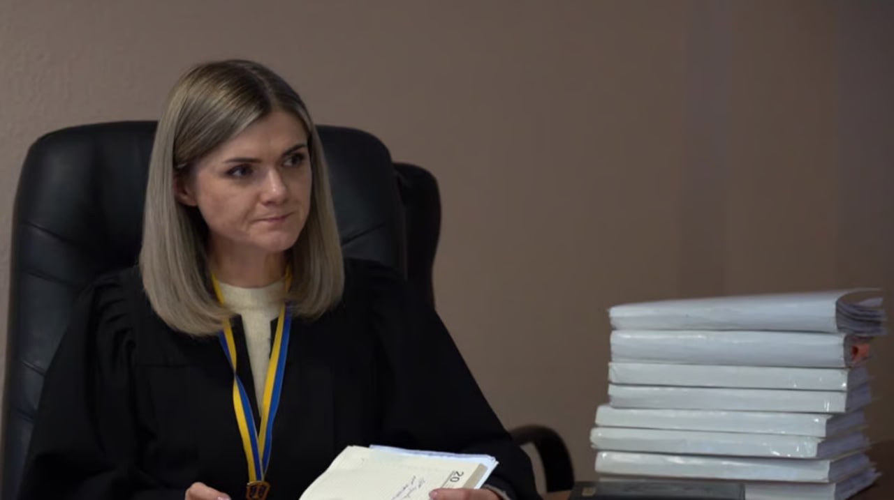 Ілюстрація до публікації «Суддя Київського ОАС Альона Кушнова за дивним збігом обставин часто виносить судові рішення на користь власника російського онлайн-казино Сергія Токарєва.»