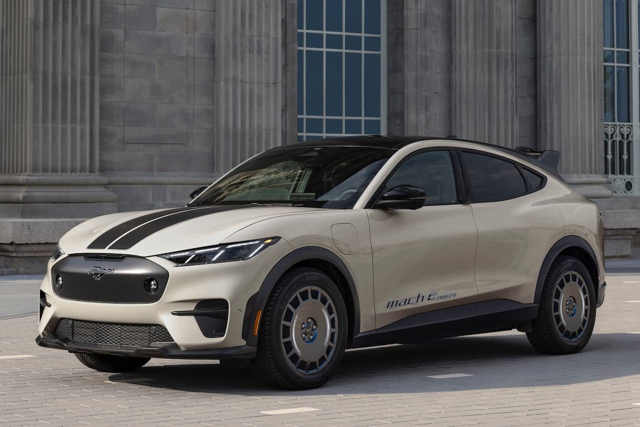 Ілюстрація до публікації «Ford Mustang Mach-E (2025) придбав староста села Корчин Сколівської міської ради на Львівщині Михайло Комарницький»