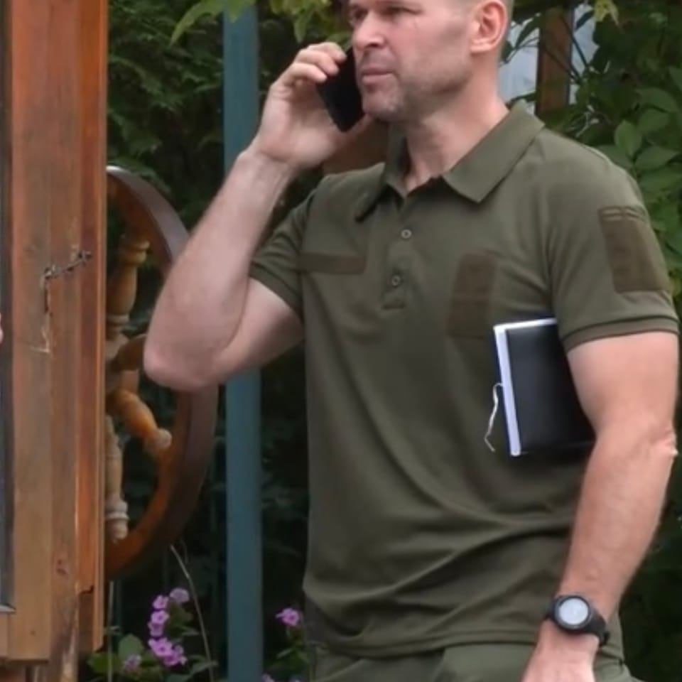 Ілюстрація до публікації «Директор Карпатського національного природного парку Степан Гошовський вже не вказує серед членів родини двох дочок — Яну та Діану.»
