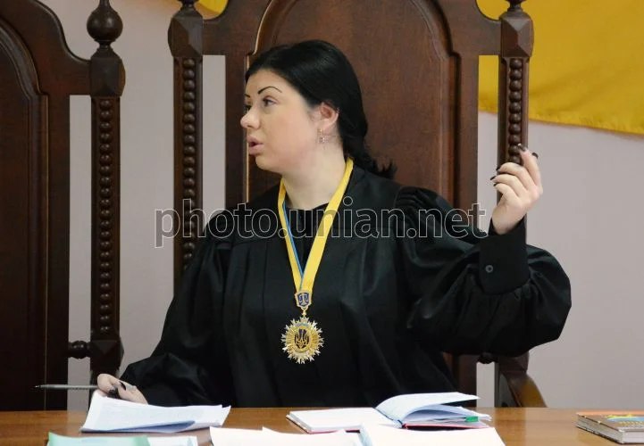 Ілюстрація до публікації «Суддя Київського райсуду Одеси Юлія Федулеєва програла оскарження попередження від Вищої ради правосуддя у скарзі щодо звільнення нетверезих водіїв від відповідальності Скаржник…»