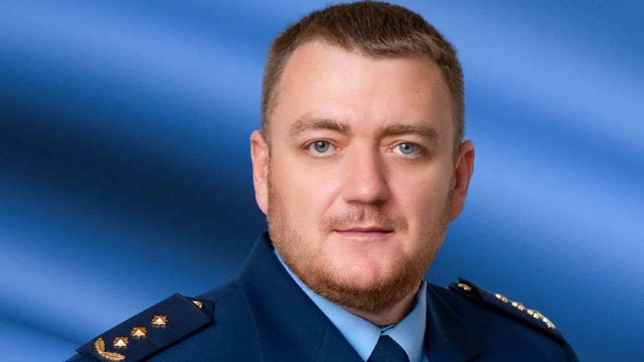 Ілюстрація до публікації «Пане Денисе Платонов, президент дав вам спецзвання, керівництво МВС призначило вас на відповідальну посаду — слідкувати за пожежною безпекою в Одеській області, а у вас в Одесі…»
